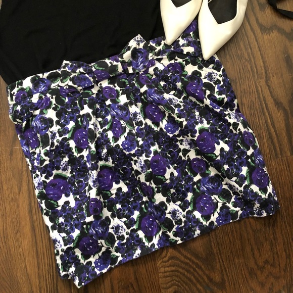 Topshop Dresses & Skirts - SOLD TOPSHOP FLORAL MINI SKIRT